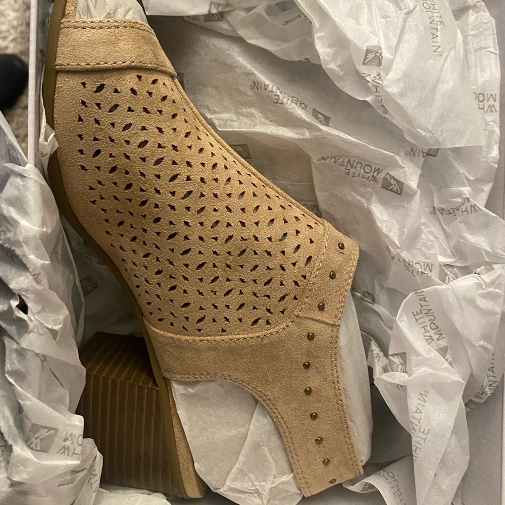 White mountain shoes